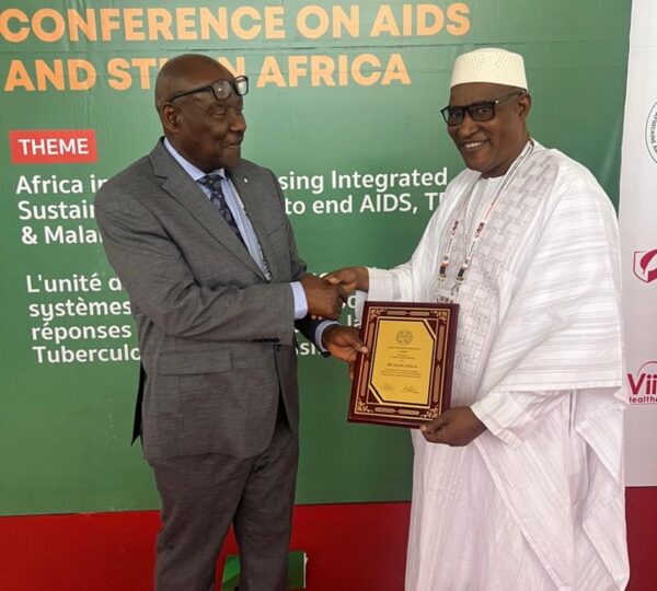 Le Dr Aliou Sylla doublement honoré à l’ICASA 2025 à Accra